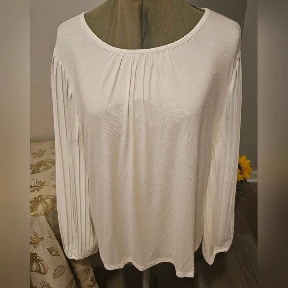 NWT Talbots Elegant Cream Pleated Sleeve Top Sz PXL - Picture 3 of 16